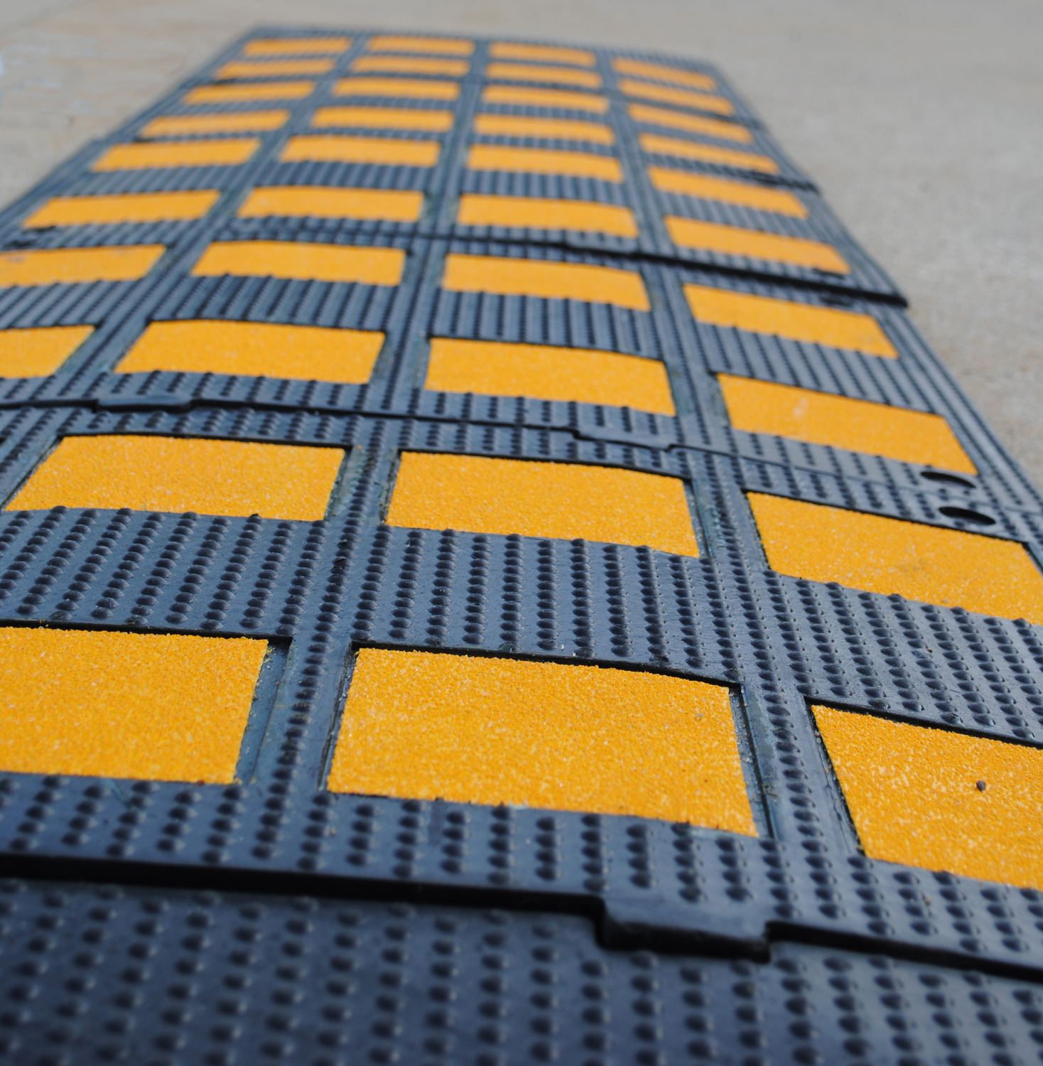 RS PRO Rubber Speed Bump End Cap, 600mm x 300 mm x 20 mm, 30km/h Speed Limit