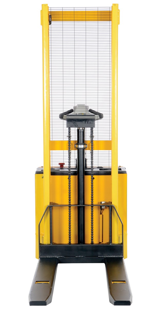 Stackers with Powered Drive and Powered Lift (S) - Product Family Page